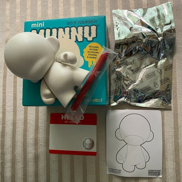 MINI MUNNY KIDROBOT 4 INCH WHITE VINYL DYI - Picture 1 of 3